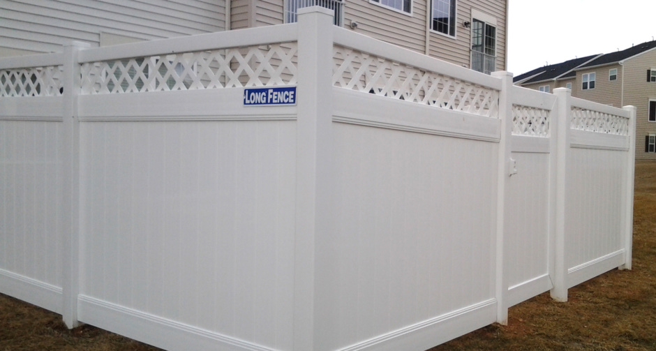 Backyard Vinyl Privacy Fence with Lattice