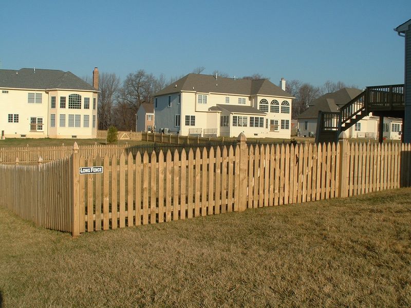 Lawn Wood Picket Fence