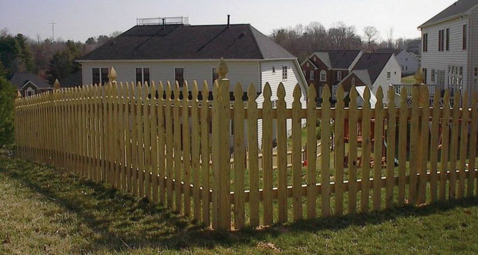 Wood Picket Lawn Fence