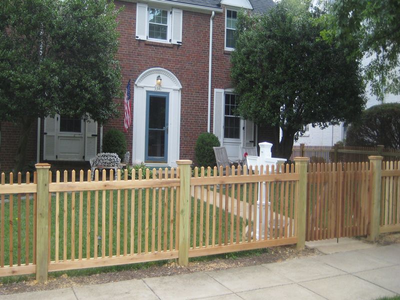 Red Cedar Wood Picket Fence