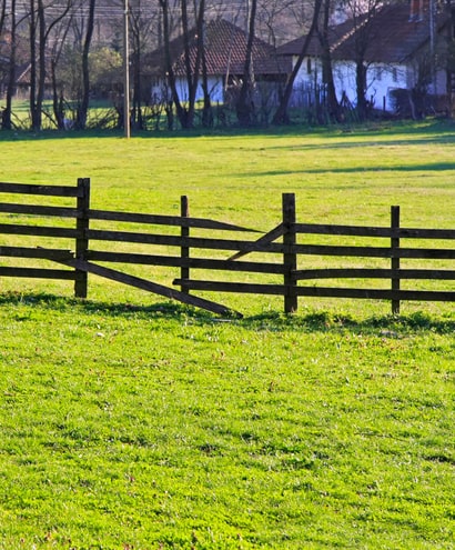 Post & Wire Fences, Servicing VT, NY, and NH