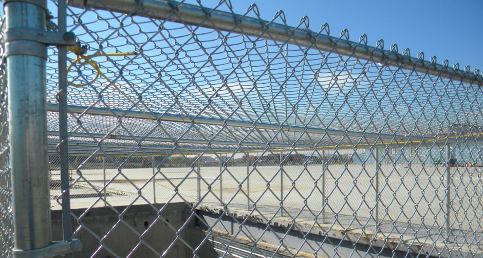 Galvanized commercial chain link fence