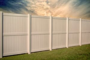 Vinyl vs Wood Fencing for homeowners maryland long fence (1)